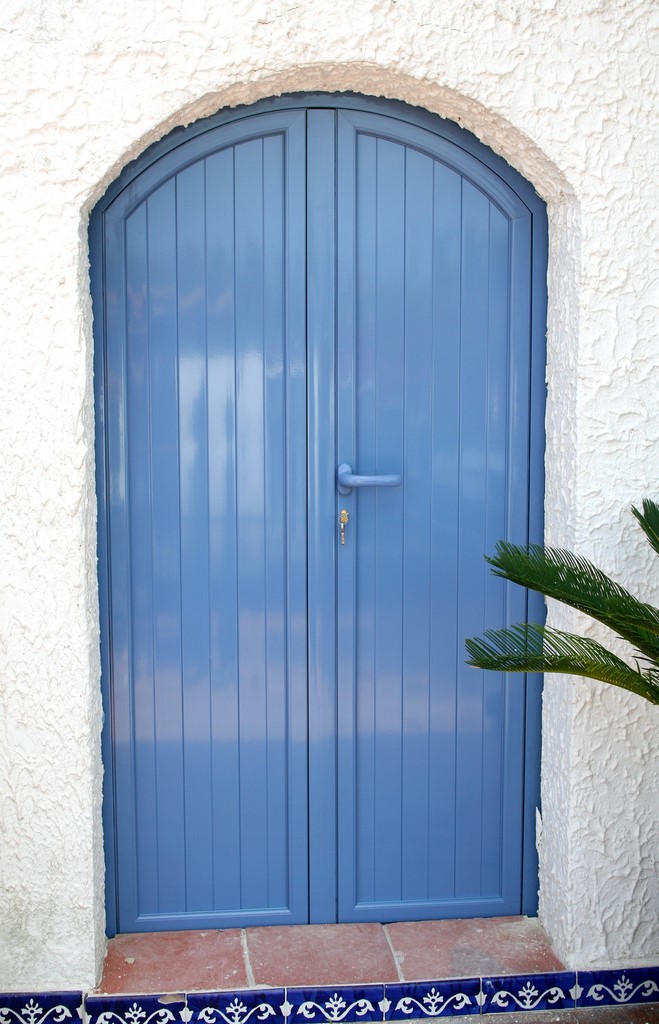 porta dogata azzurro con curva ( porte su misura co.serr)