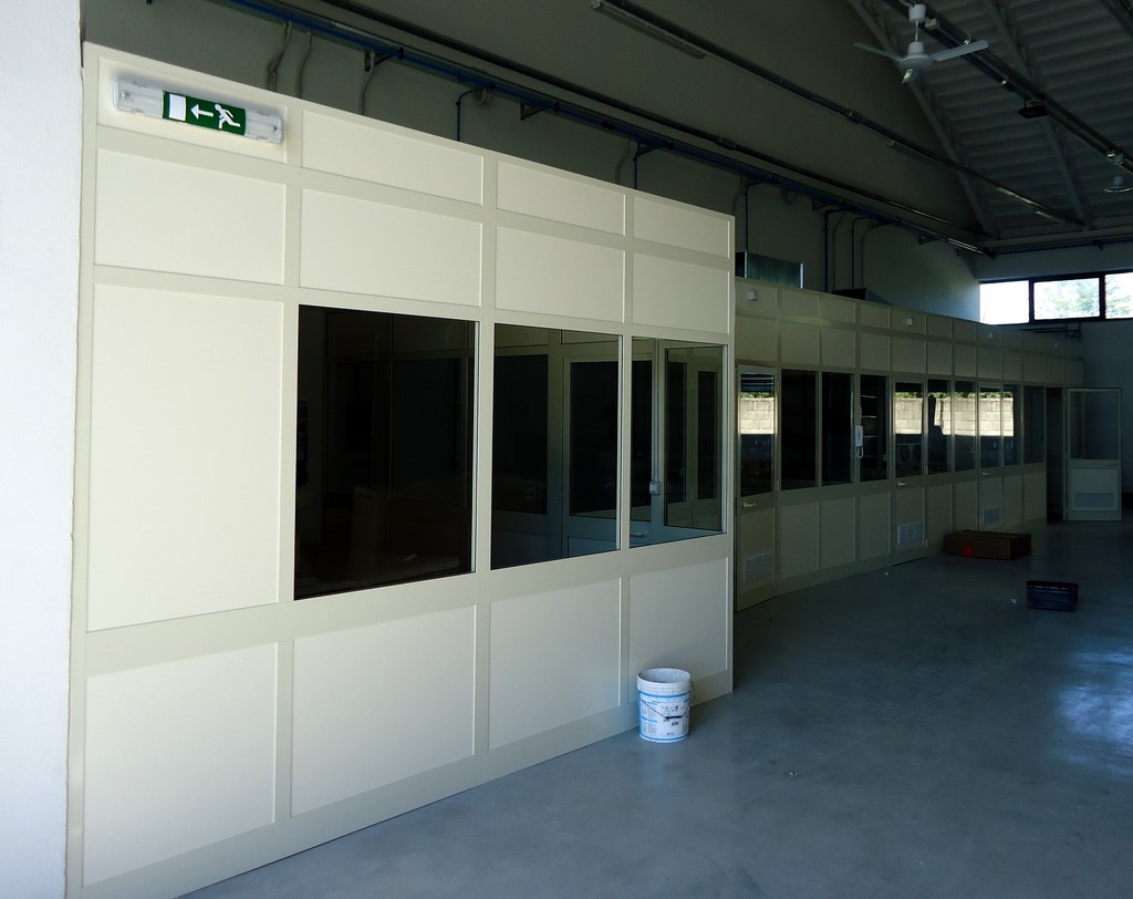 pareti divisoria e porte per uffici (co.serr presso laboratorio industriale)