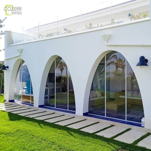 veranda chiusa con policarbonato e alluminio scorrevole villa augusta